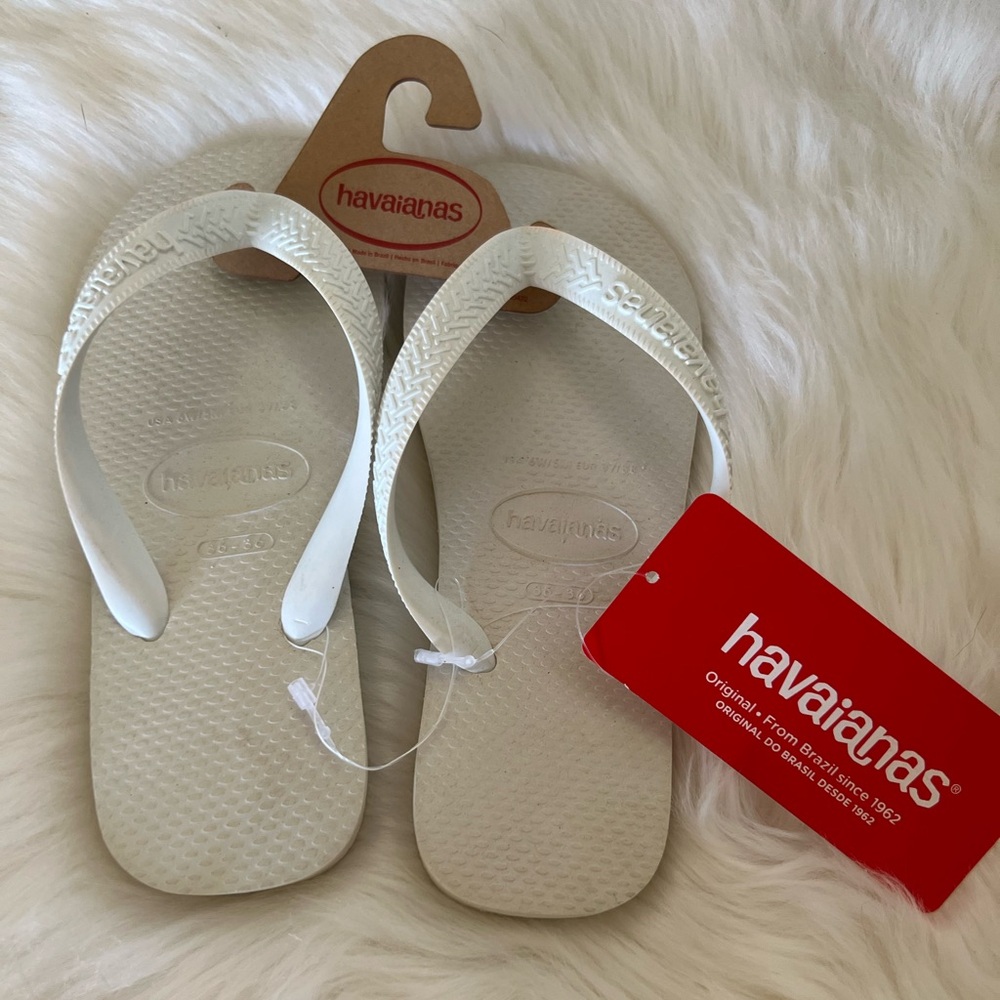 ⚡️ White havaianas thick strap sandal size 6 women’s